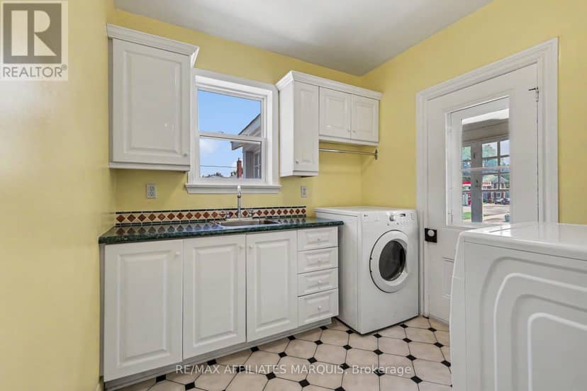 100 Elmsley Street N — photo 29 of 40