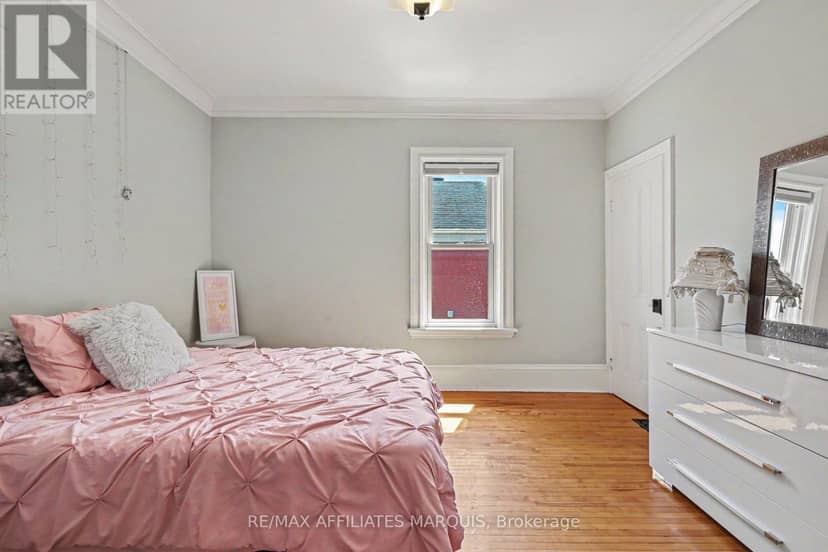 100 Elmsley Street N — photo 36 of 40