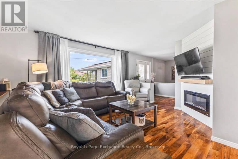 377 Princes Street S — photo 7 of 36