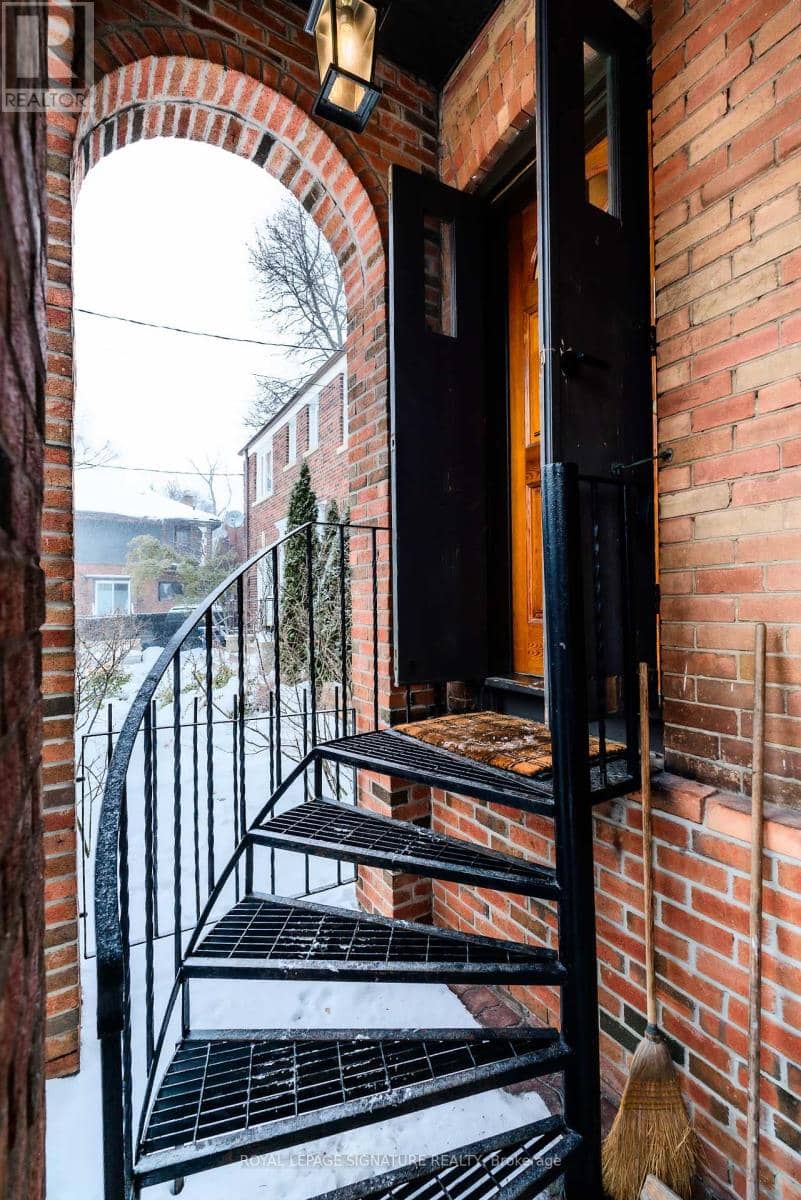 1089 Mt Pleasant Road, Toronto, photo 2