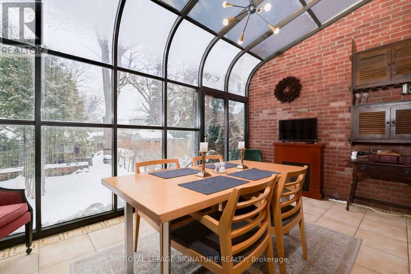 1089 Mt Pleasant Road, Toronto, photo 3