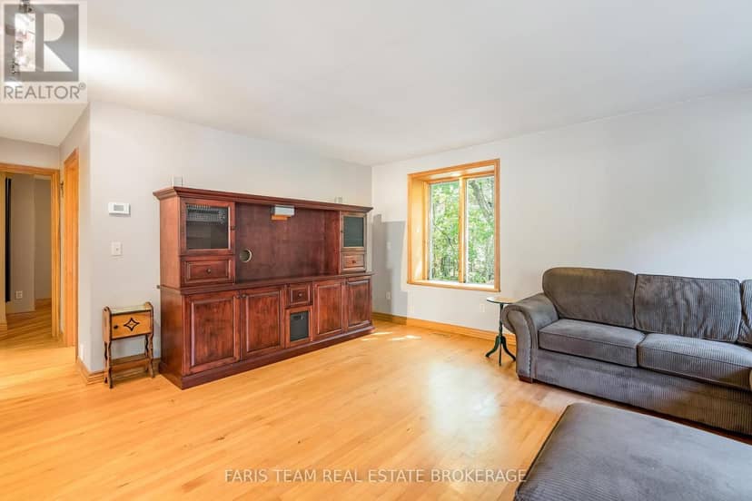 2554 Champlain Road — photo 15 of 39