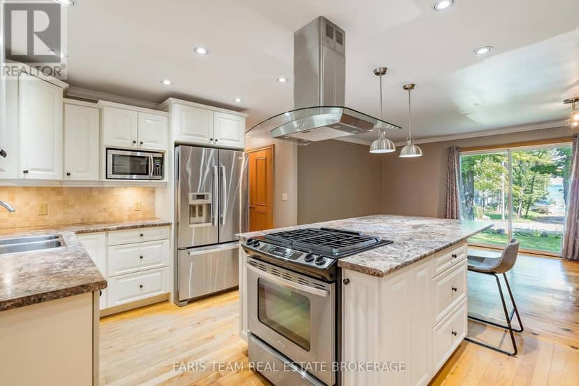 2554 Champlain Road — photo 7 of 39