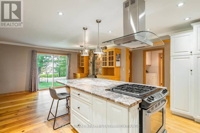 2554 Champlain Road — photo 9 of 39