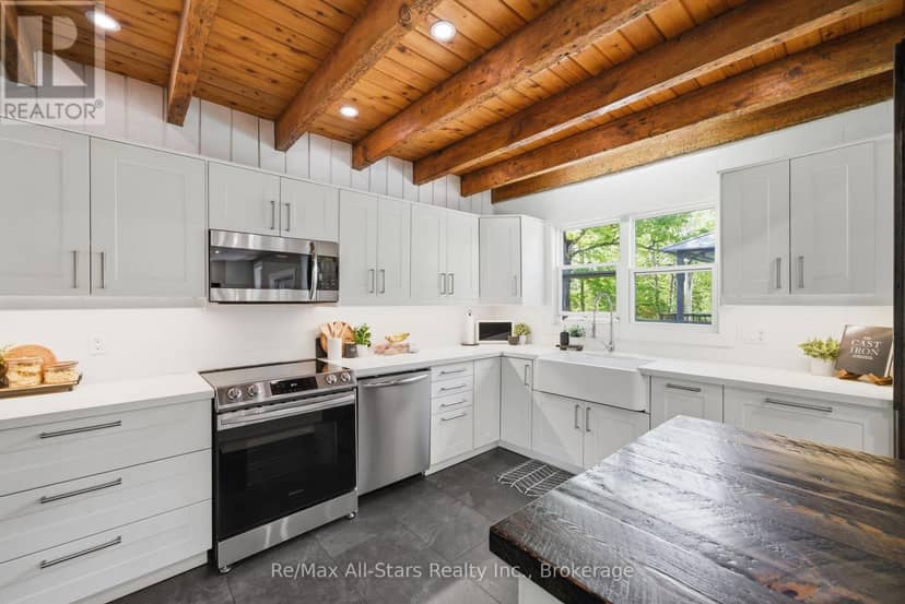 24 The Pines Lane — photo 17 of 40