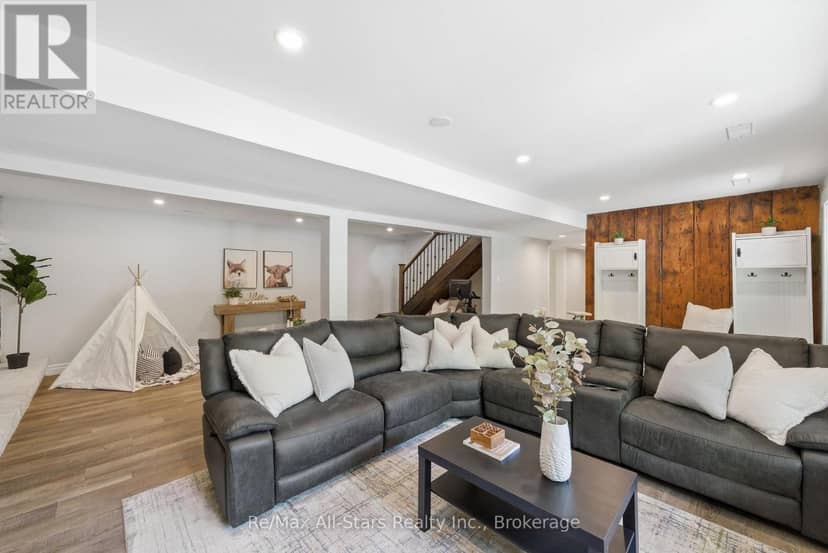24 The Pines Lane — photo 33 of 40