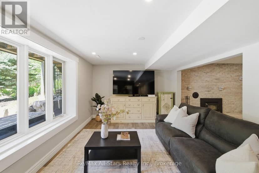 24 The Pines Lane — photo 35 of 40
