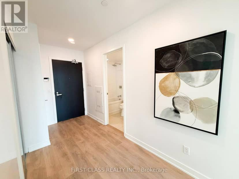2805 - 501 Yonge Street — photo 23 of 40