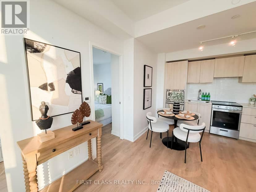 2805 - 501 Yonge Street — photo 2 of 40