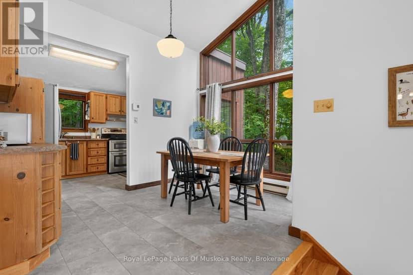 1008 Seven Dwarfs Crescent — photo 16 of 40