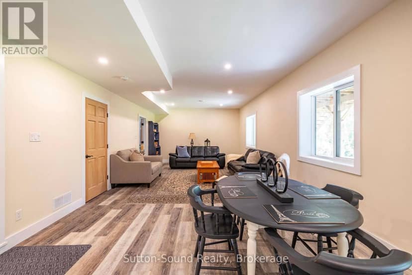 90 Graham Crescent — photo 27 of 40