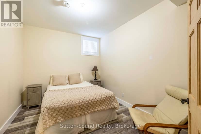 90 Graham Crescent — photo 36 of 40