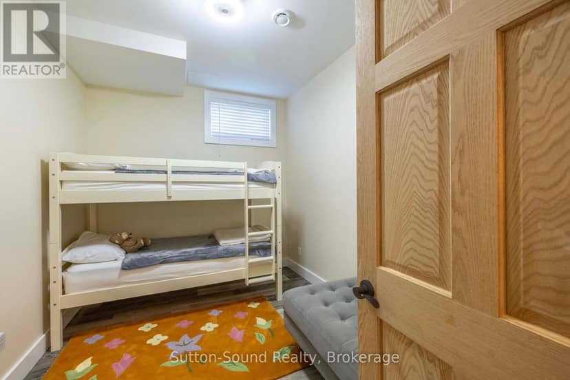 90 Graham Crescent — photo 37 of 40