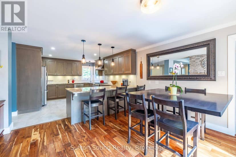 90 Graham Crescent — photo 8 of 40