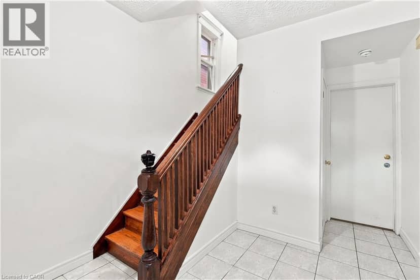 105 ROSEMONT Avenue — photo 7 of 33