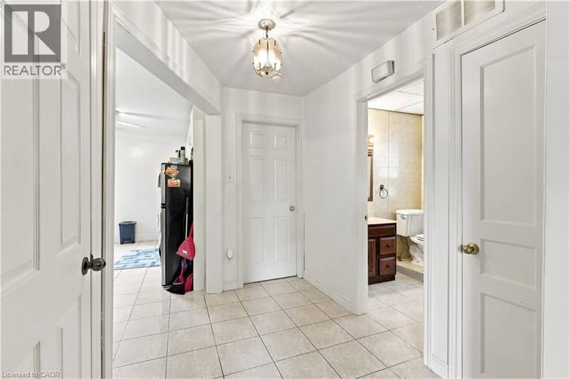 105 ROSEMONT Avenue — photo 12 of 33