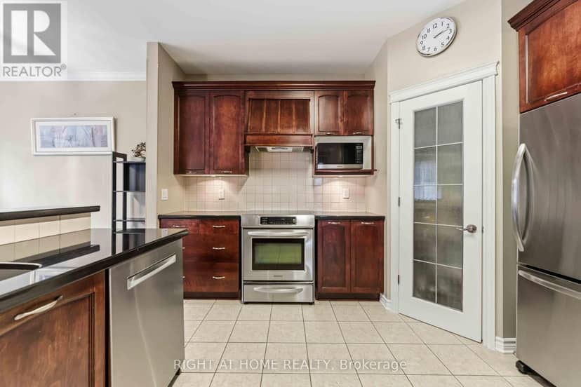 250 Tofino Private — photo 14 of 40