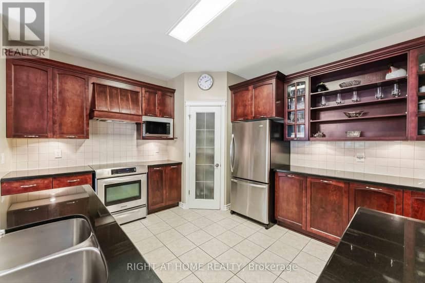 250 Tofino Private — photo 15 of 40