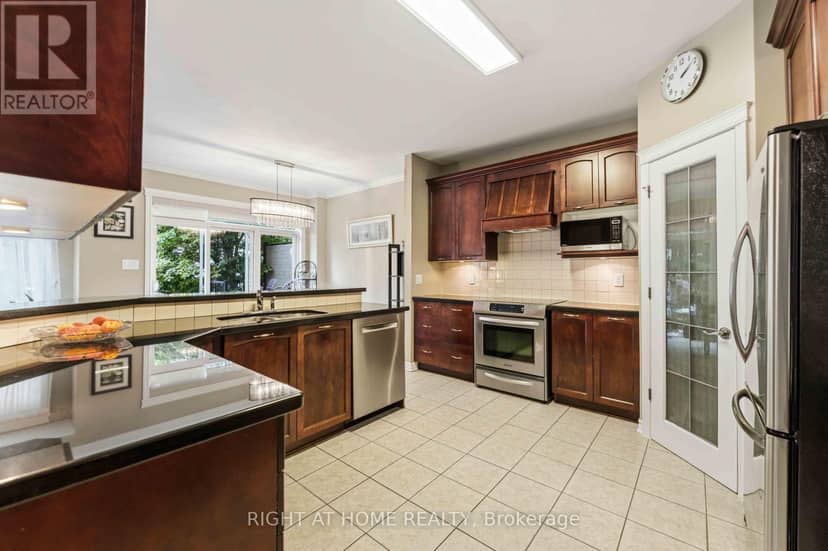 250 Tofino Private — photo 16 of 40