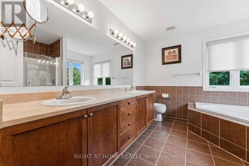 250 Tofino Private — photo 24 of 40
