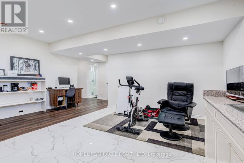 25 Lorne Thomas Place — photo 38 of 40