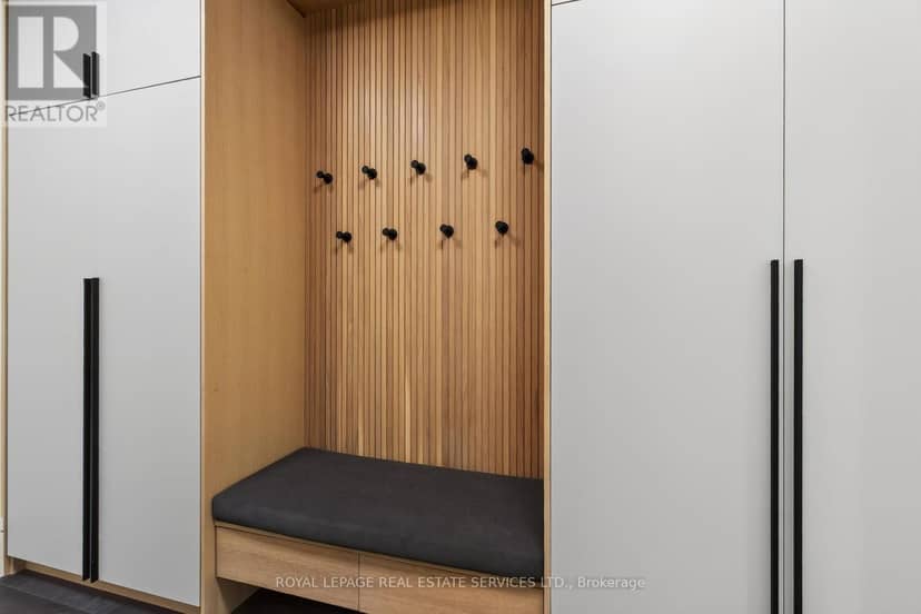 1472 Oakhill Drive — photo 18 of 40