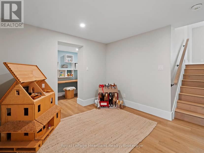 238 Bennett Street W — photo 38 of 40