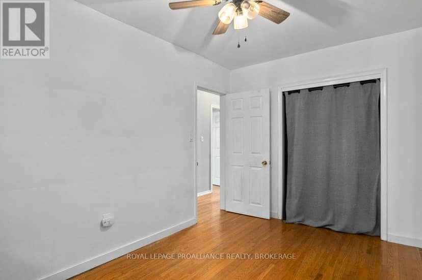 590 Macdonnell Street — photo 12 of 28