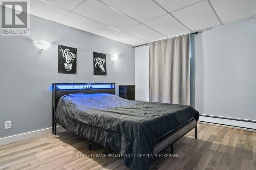 590 Macdonnell Street — photo 19 of 28