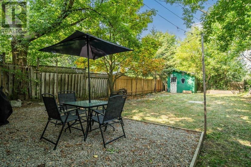 590 Macdonnell Street — photo 25 of 28