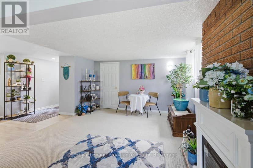270 Colonial Road — photo 7 of 30