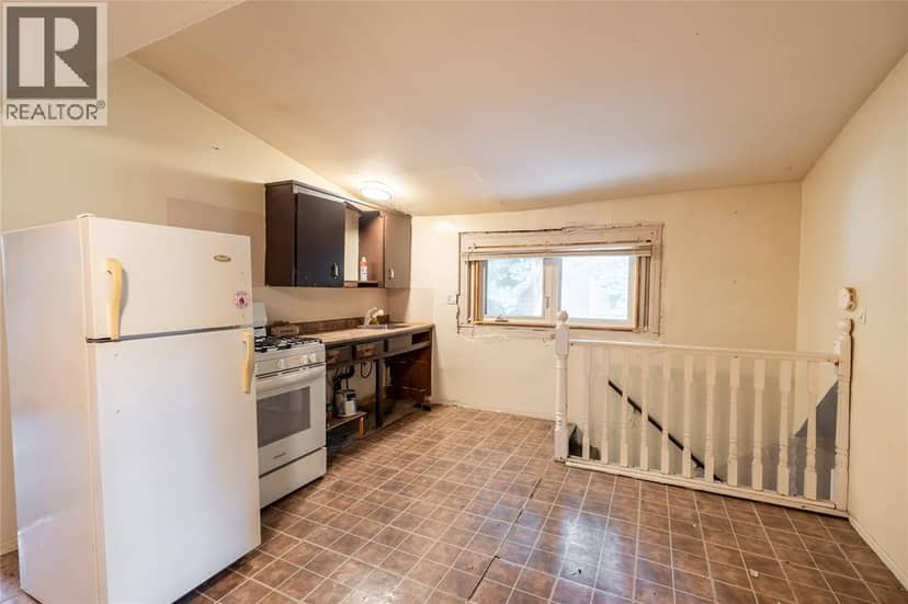 292 Christina STREET South — photo 12 of 31