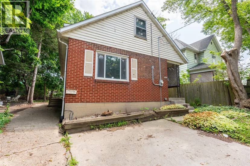 292 Christina STREET South — photo 1 of 31
