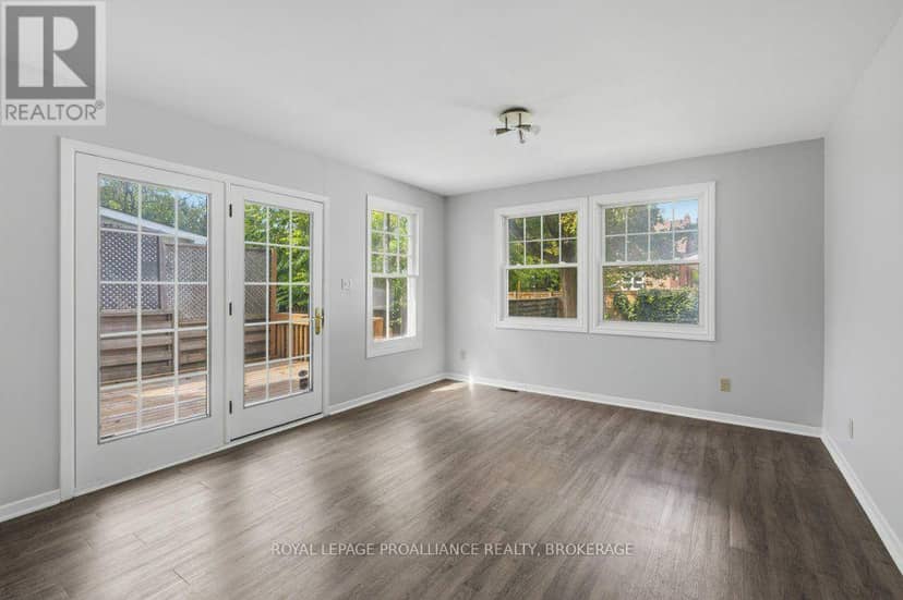 256 Collingwood Street — photo 10 of 39