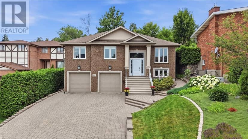 867 CONNAUGHT Avenue — photo 1 of 34
