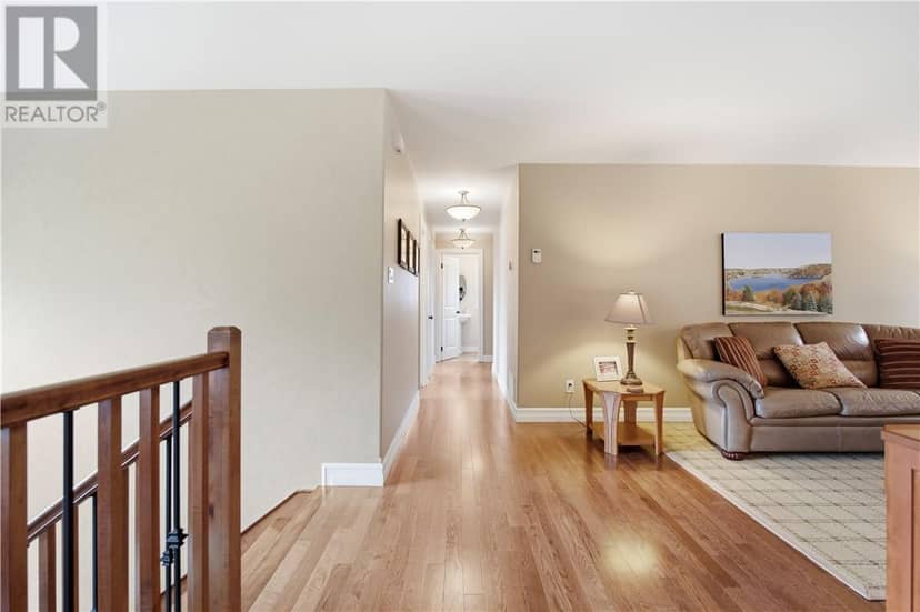 867 CONNAUGHT Avenue — photo 12 of 34