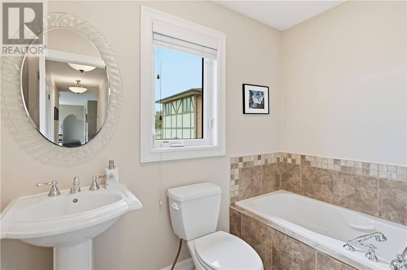 867 CONNAUGHT Avenue — photo 16 of 34