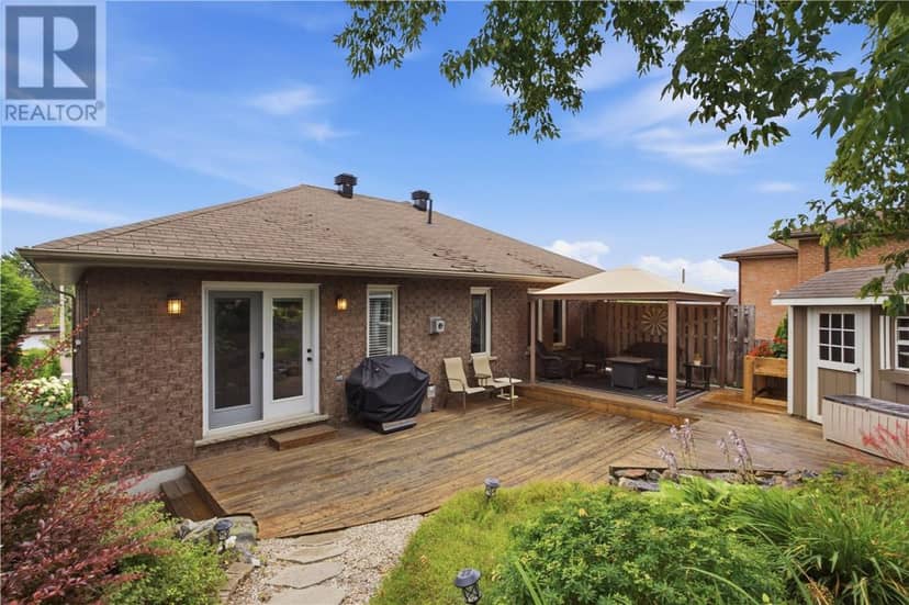 867 CONNAUGHT Avenue — photo 29 of 34