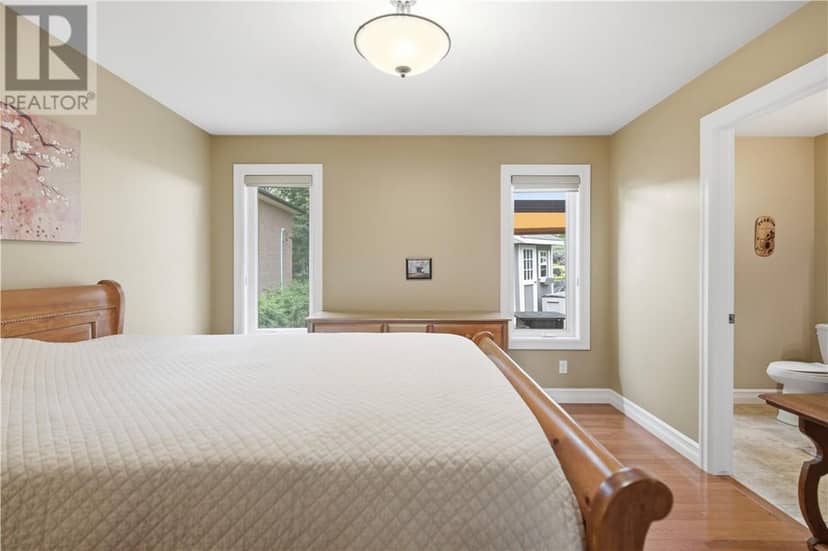 867 CONNAUGHT Avenue — photo 18 of 34
