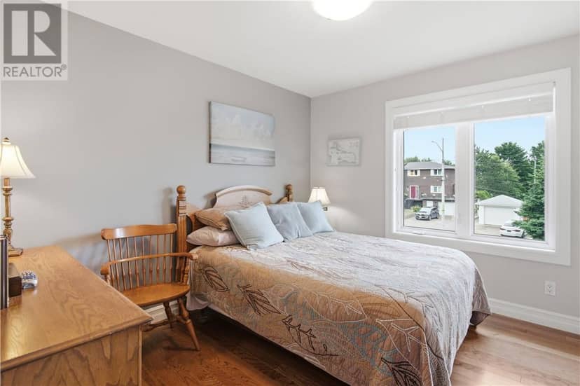 867 CONNAUGHT Avenue — photo 21 of 34