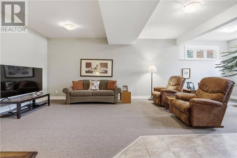 867 CONNAUGHT Avenue — photo 24 of 34