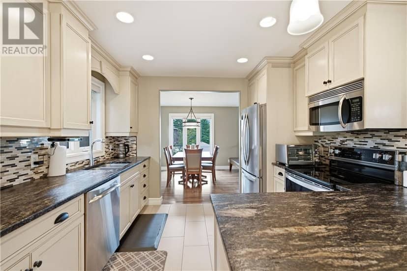 867 CONNAUGHT Avenue — photo 8 of 34