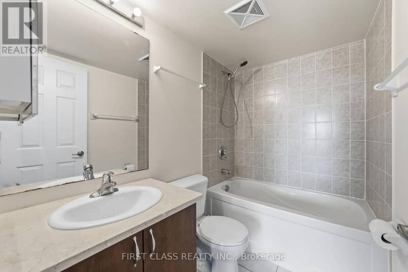 922 - 35 Hollywood Avenue — photo 17 of 20
