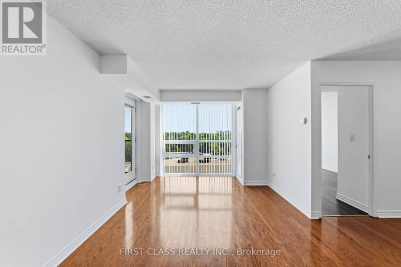 922 - 35 Hollywood Avenue — photo 5 of 20