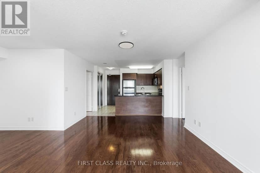 922 - 35 Hollywood Avenue — photo 6 of 20