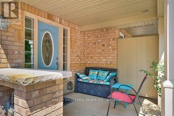 745 Challinor Terrace, Milton, photo 4