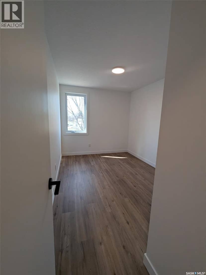 2460 Lindsay STREET — photo 11 of 29