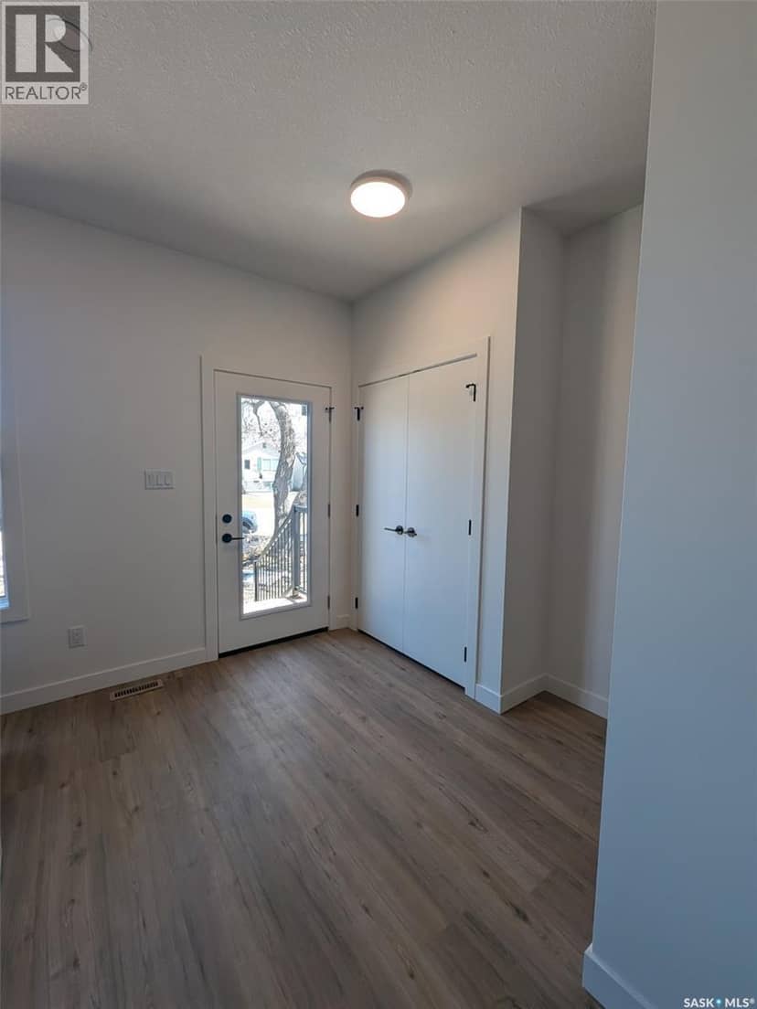 2460 Lindsay STREET — photo 13 of 29