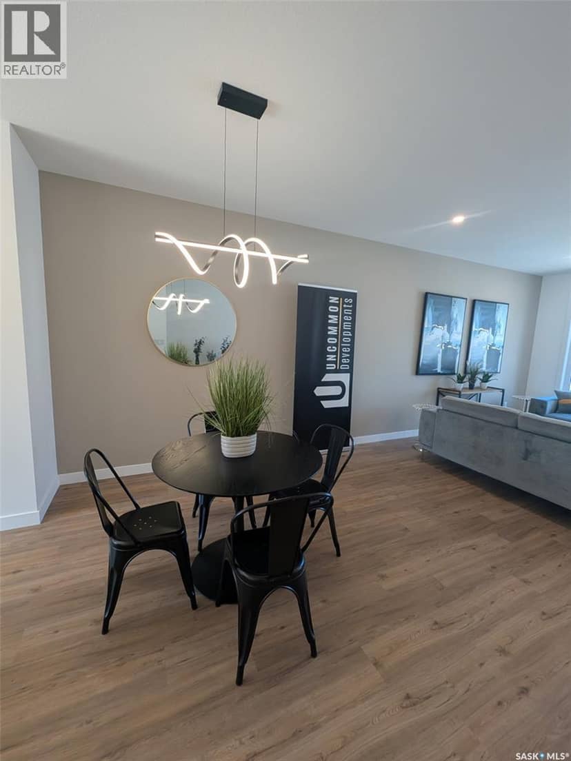 2460 Lindsay STREET — photo 15 of 29