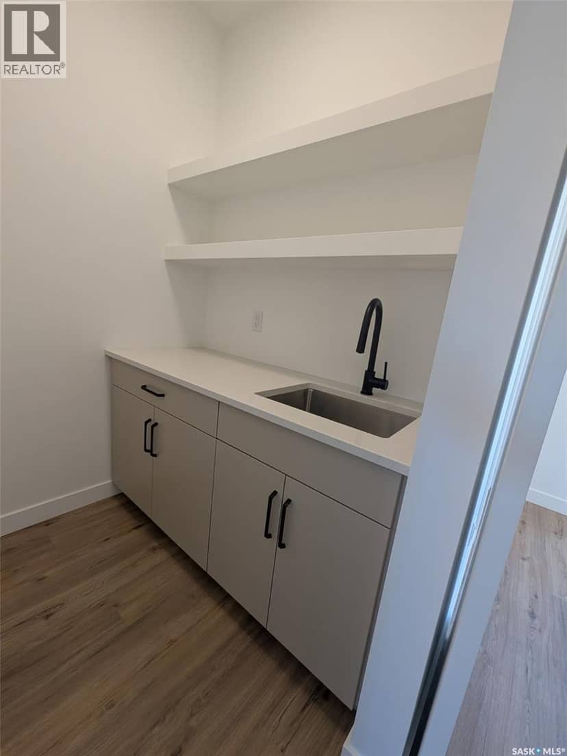 2460 Lindsay STREET — photo 16 of 29